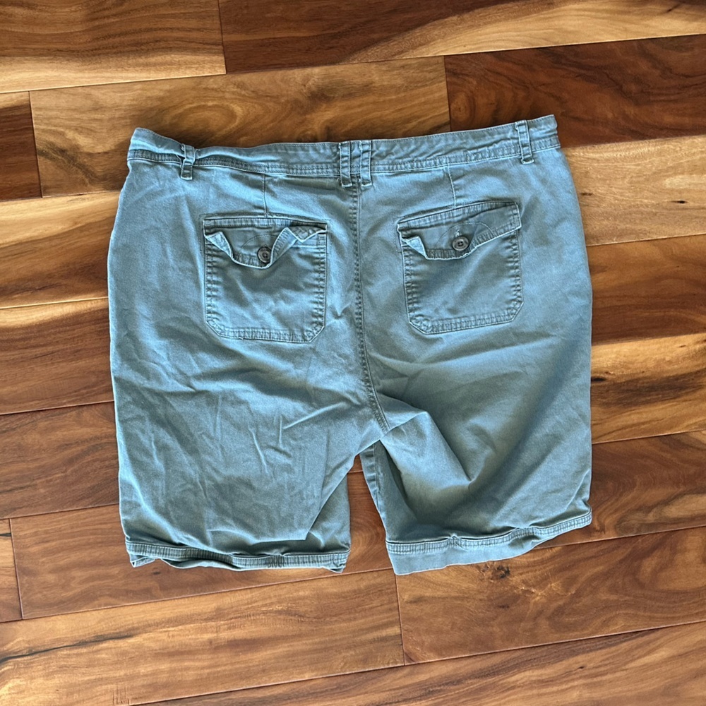 Gloria Vanderbilt Green Khaki Shorts size 18W - Picture 2 of 4